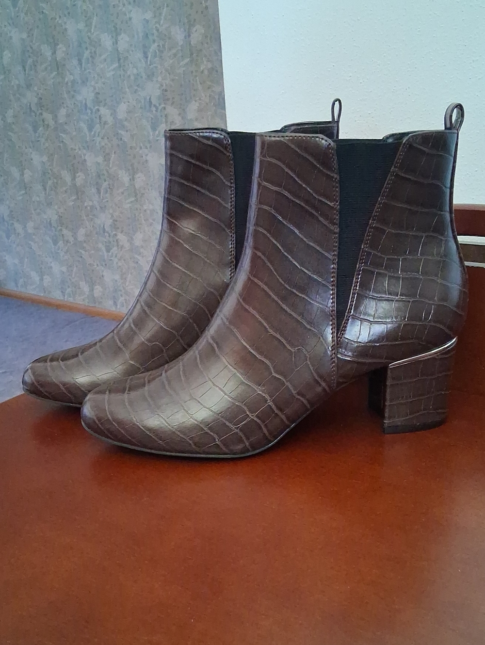 Never Worn Size 11M Brown Ankle Boots